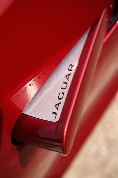 Jaguar F Type Coupe Türgriff rot