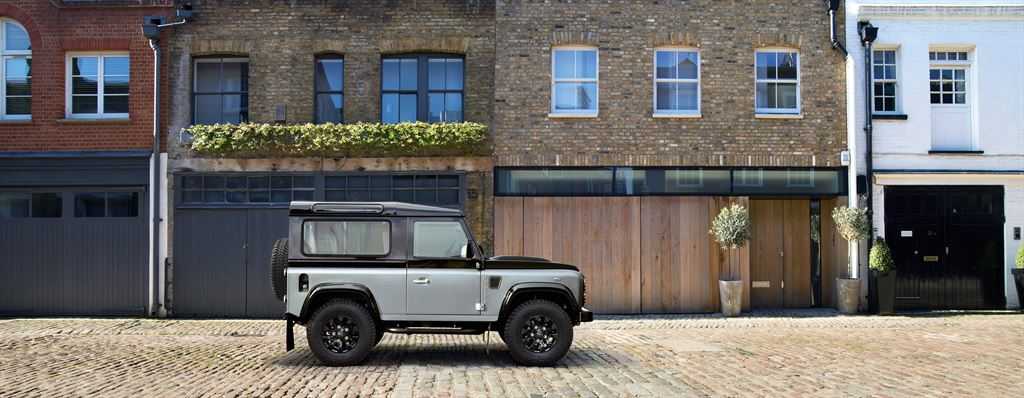 Land Rover Defender Autobiography silber 2015