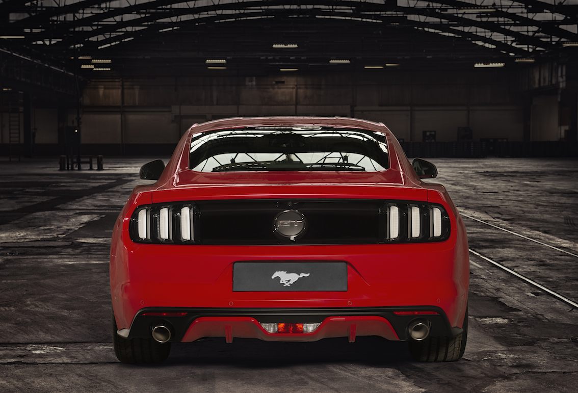 Ford Mustang 2015 rot hinten