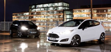 Ford Fiesta 2016 Black and White