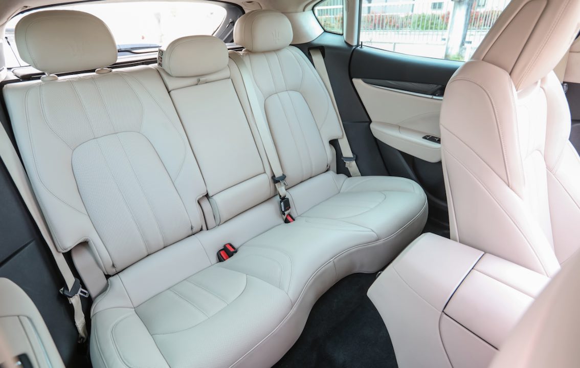 Maserati Levante Leder weiß Rücksitze