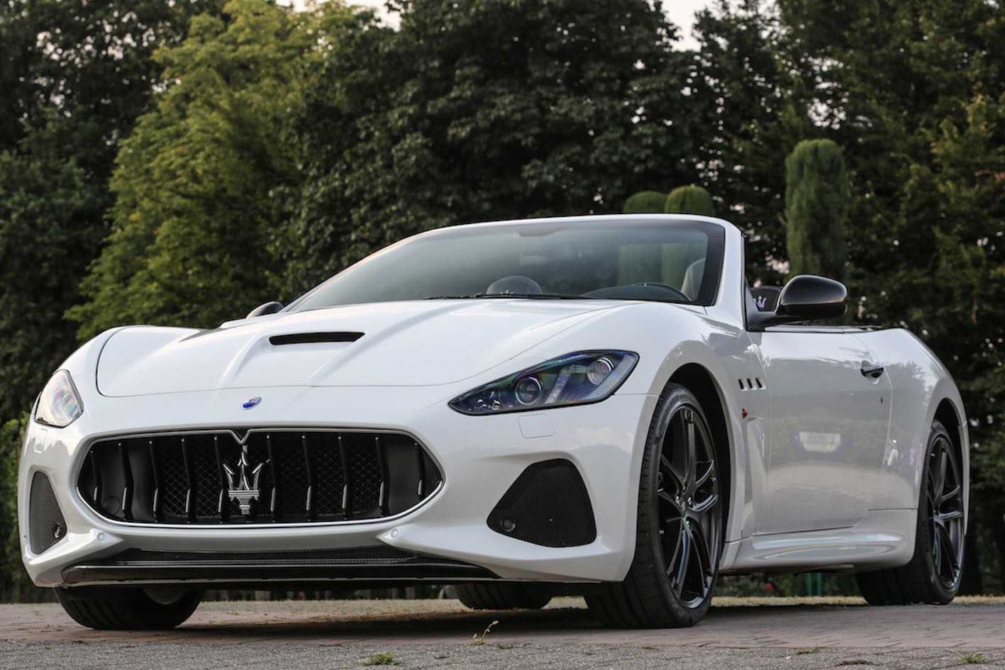 Maserati GranCabrio weiß 2018 MC Front
