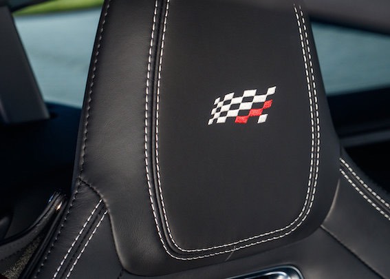 Jaguar F-Tye Sitze mit Zielflagge