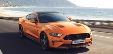 Ford Mustang55 Orange mit schwarzem Dach